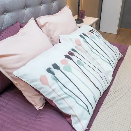 Cozy, 2 Bedroom With Free Parking דירה *