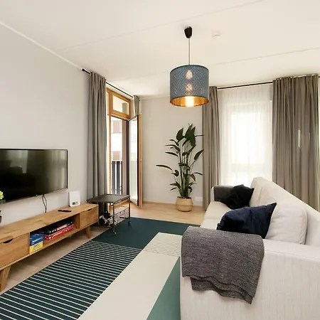 Cozy, 2 Bedroom With Free Parking דירה *