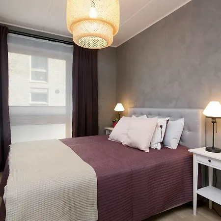 Cozy, 2 Bedroom With Free Parking *