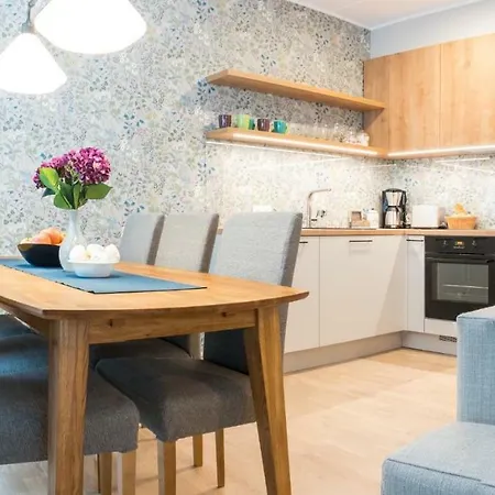 Cozy, 2 Bedroom With Free Parking *