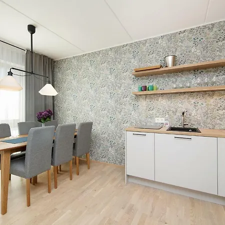 Cozy, 2 Bedroom With Free Parking Apartmán